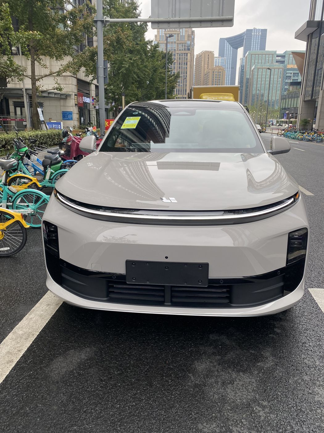 k8一触即发的人生赢家 MEGA 高压纯电 MPV
